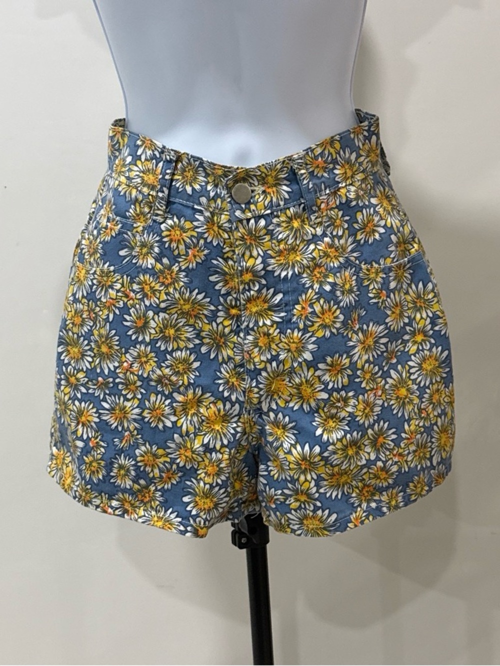 Vintage 90s Stone Gear Daisy High Waisted Shorts